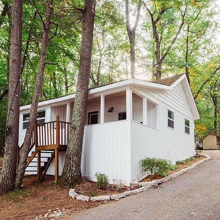Arbutus Lake 3 Bedroom Cottage Traverse City Bagian luar foto
