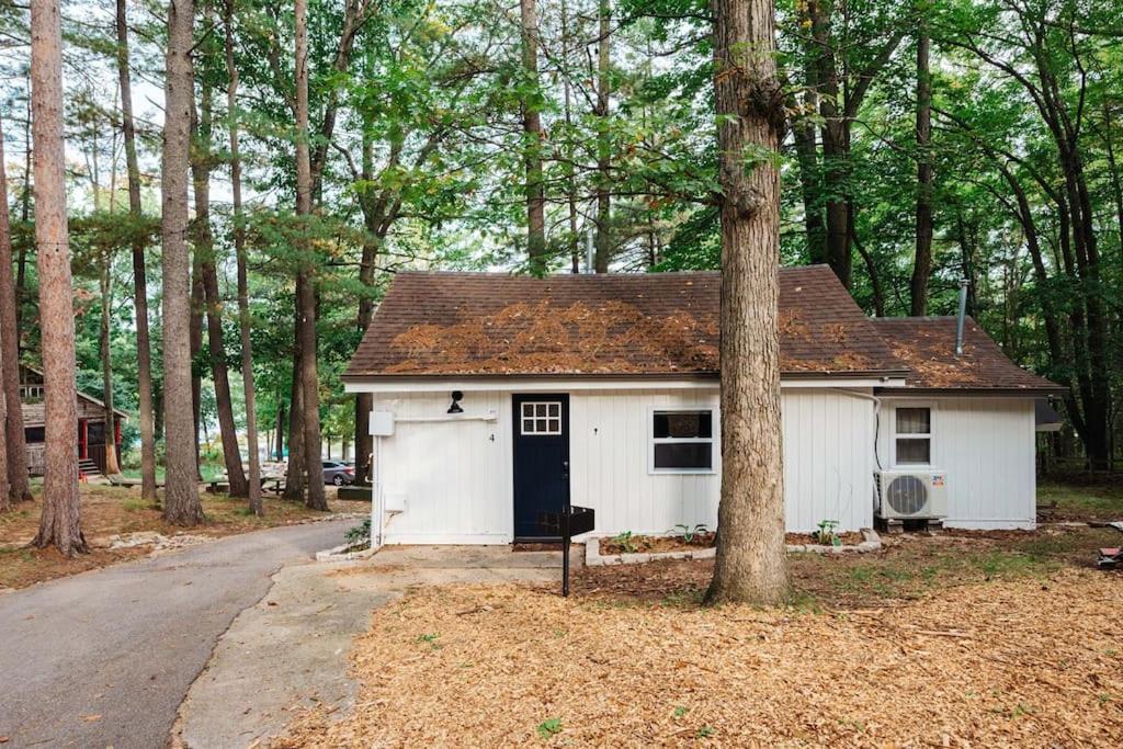 Arbutus Lake 3 Bedroom Cottage Traverse City Bagian luar foto