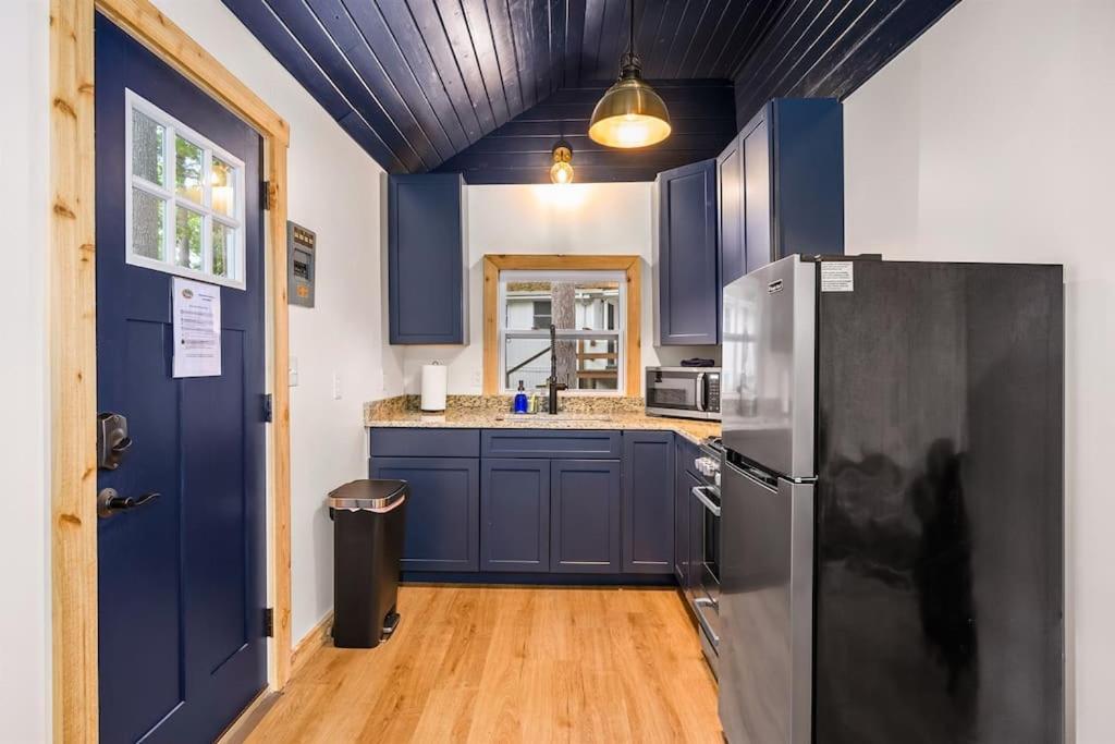 Arbutus Lake 3 Bedroom Cottage Traverse City Bagian luar foto