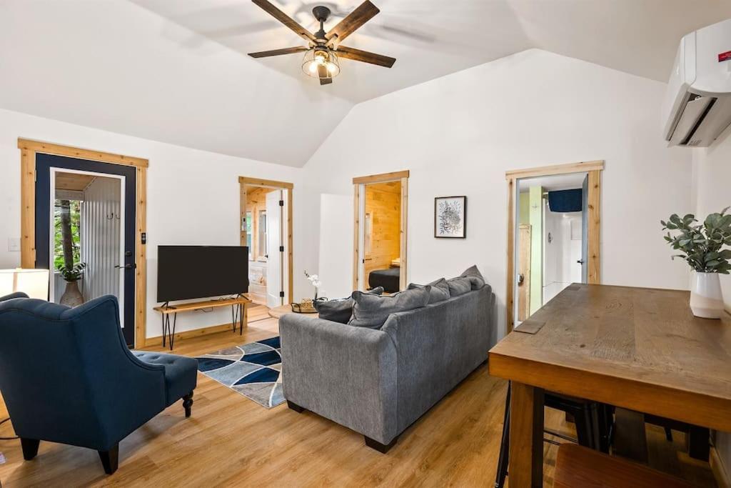 Arbutus Lake 3 Bedroom Cottage Traverse City Bagian luar foto