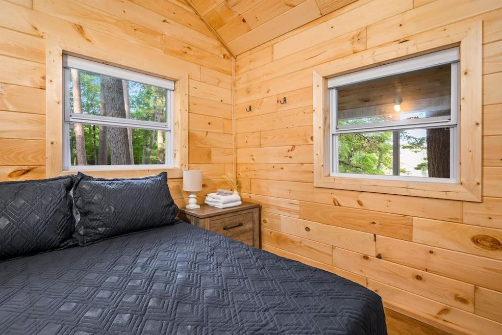Arbutus Lake 3 Bedroom Cottage Traverse City Bagian luar foto