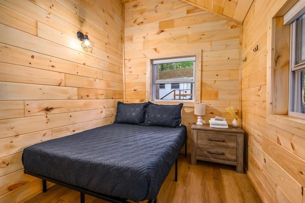 Arbutus Lake 3 Bedroom Cottage Traverse City Bagian luar foto