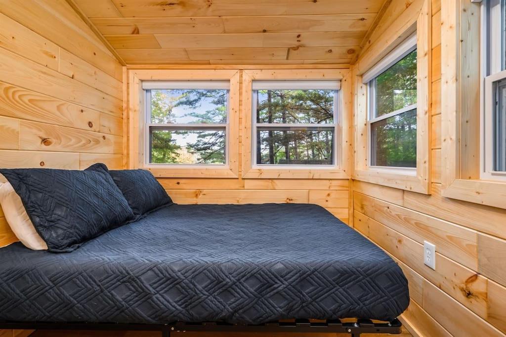 Arbutus Lake 3 Bedroom Cottage Traverse City Bagian luar foto