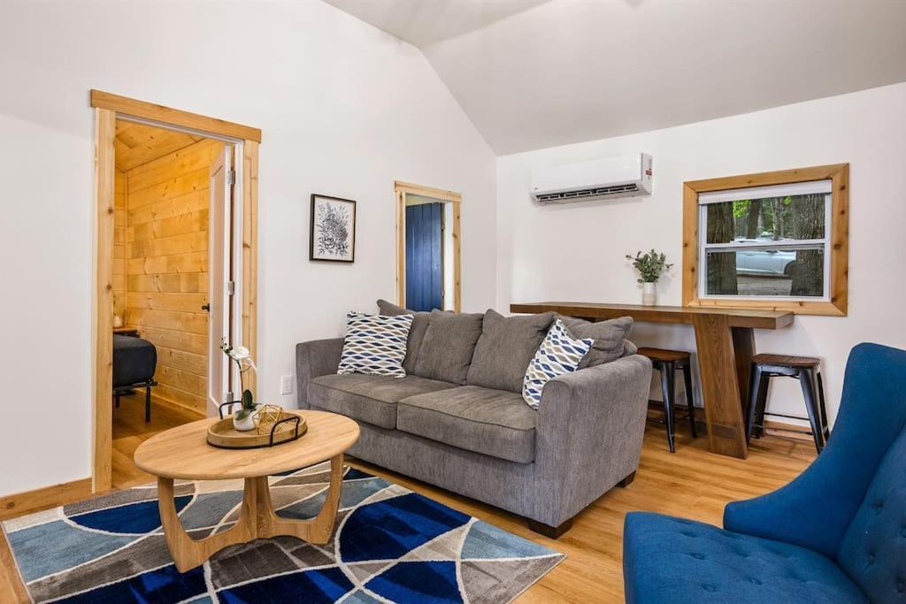 Arbutus Lake 3 Bedroom Cottage Traverse City Bagian luar foto