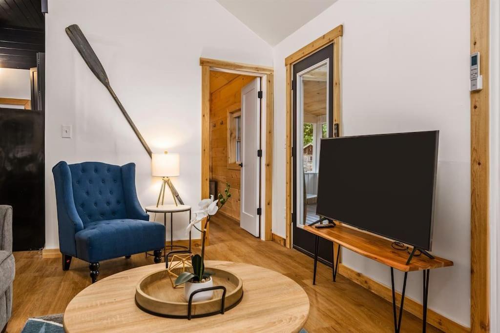 Arbutus Lake 3 Bedroom Cottage Traverse City Bagian luar foto