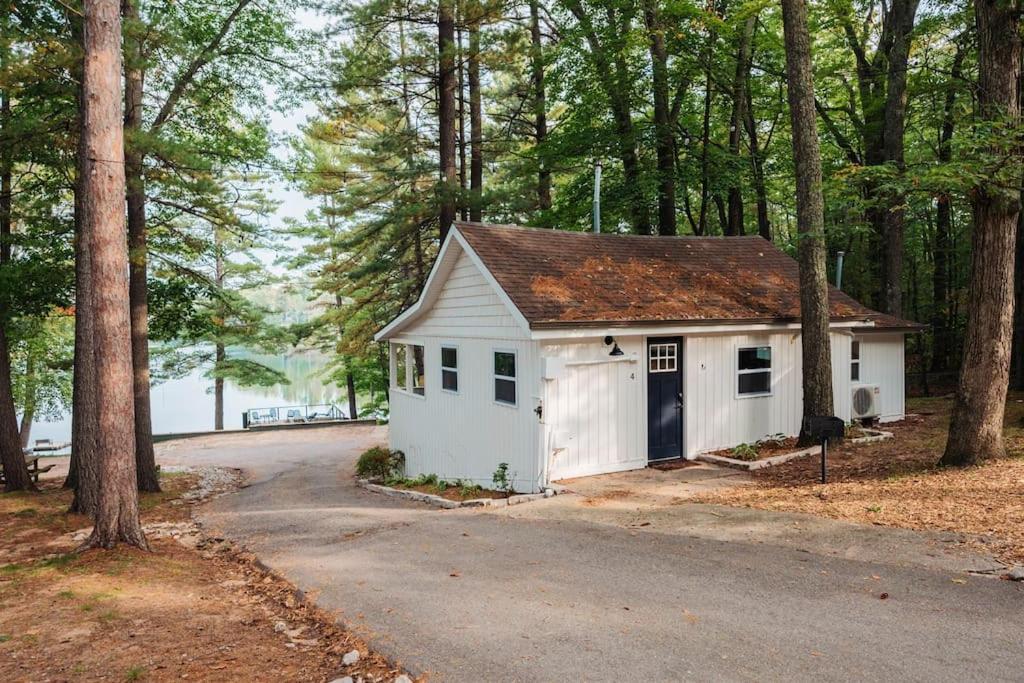 Arbutus Lake 3 Bedroom Cottage Traverse City Bagian luar foto
